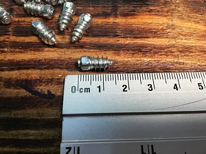 ШИПЫ ВКРУЧИВАЮЩИЕСЯ LWJX6*6-H15 (КОМПЛ., 100 ШТ.)